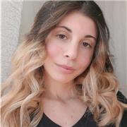 Insegnante educata per aiuto compiti